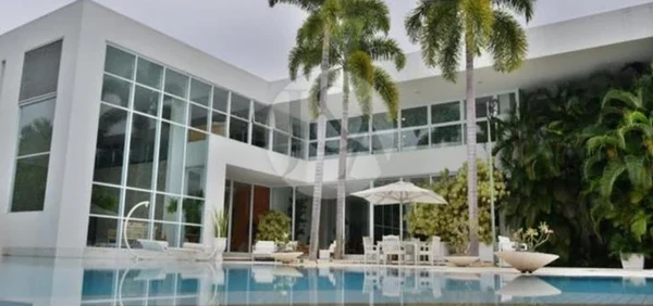 Mansão de Xuxa Meneghel vendida por R$ 45 milhões por Reprodução