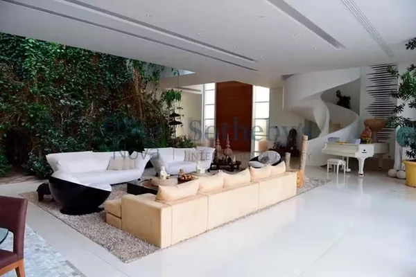 Mansão de Xuxa Meneghel vendida por R$ 45 milhões por Reprodução