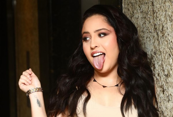 Mari Fernandez por Reprodução