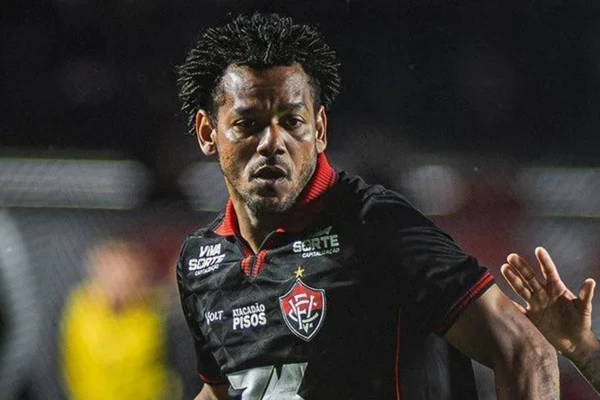 Romarinho estreou pelo clube em derrota por 2x0 para o São Paulo por Victor Ferreira/EC Vitória