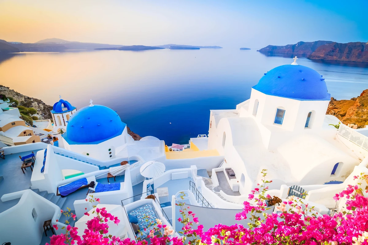 Santorini (Grécia) – Beleza e sensibilidade por Shutterstock