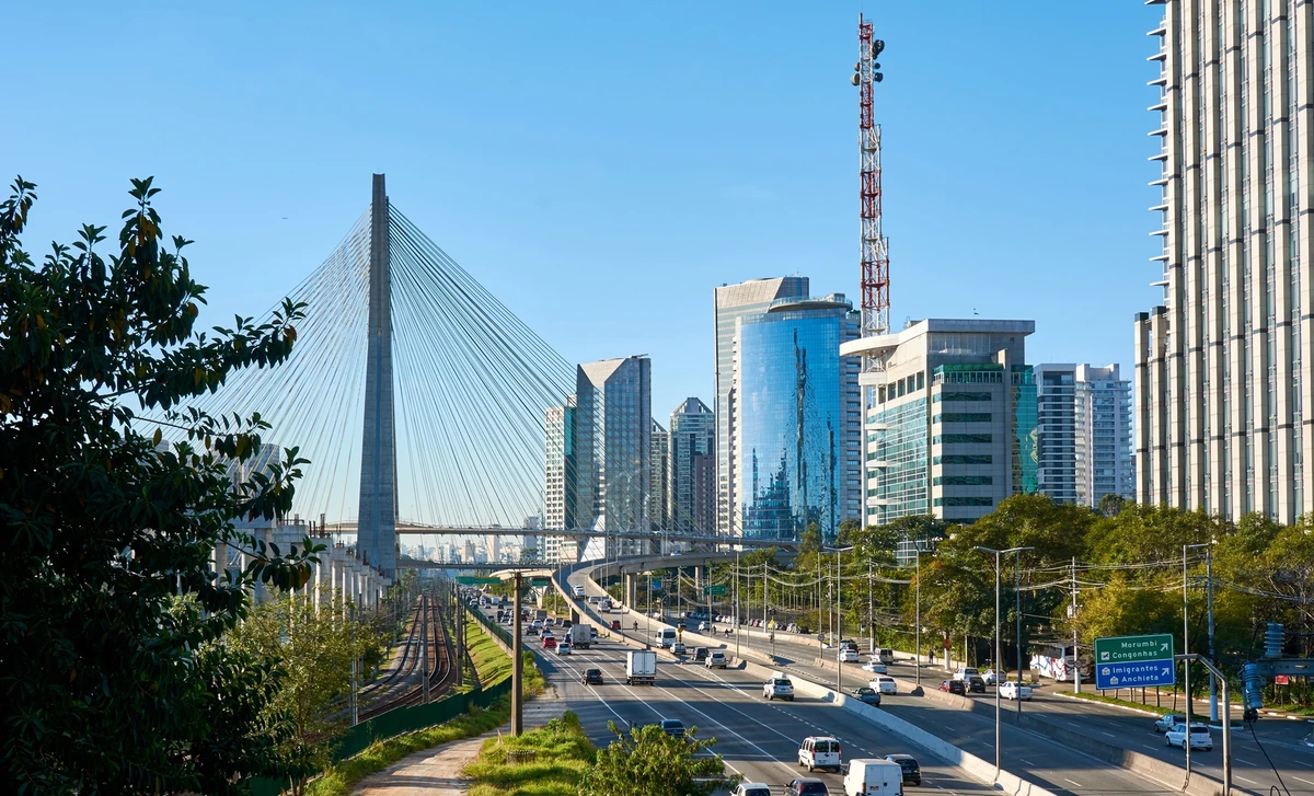 São Paulo (SP) – Oportunidades e movimento profissional por Shutterstock