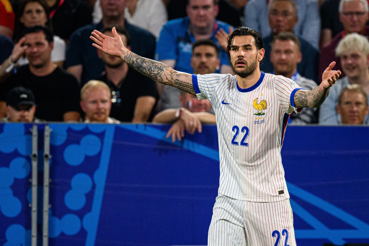 Theo Hernández em ação pela seleção francesa