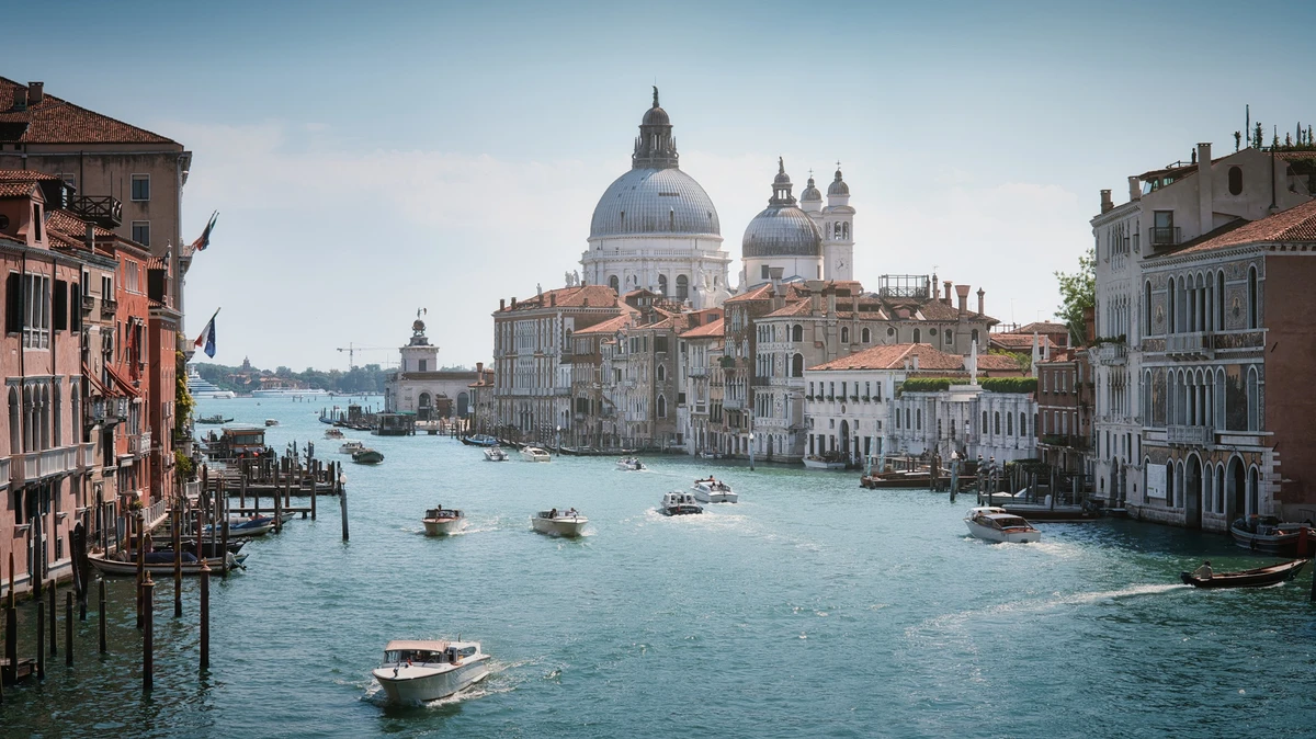 Veneza (Itália) – Nostalgia e romantismo por Shutterstock