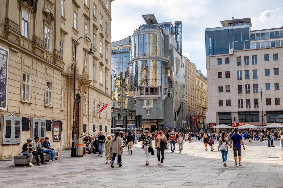Viena (Áustria) – Elegância e tradição artística por Shutterstock