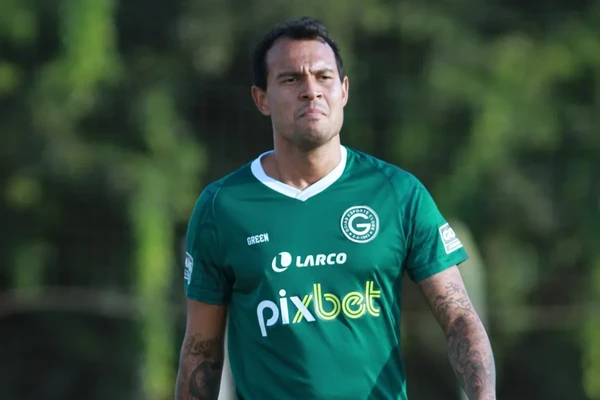 Vinícius com a camisa do por Rosiron Rodrigues / Goiás E.C.