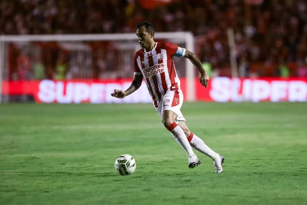 Vinícius com a camisa do por Rafael Vieira/CNC