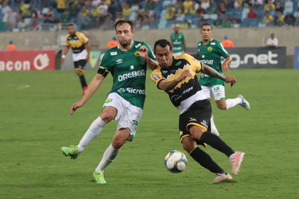 Vinícius com a camisa do por AssCom Dourado
