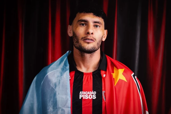 Vitória anunciou a contratação de volante argentino Emmanuel Martínez