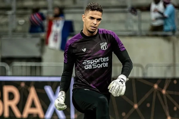 Bruno Ferreira com a camisa do Ceará por  Felipe Santos/Ceará