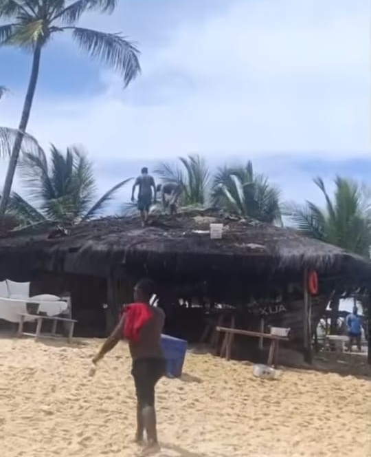 Incêndio em bar de hotel de luxo em Trancoso por Reprodução