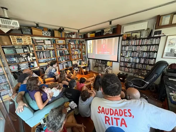 Kleber Mendonça Filho postou uma foto do momento das indicações