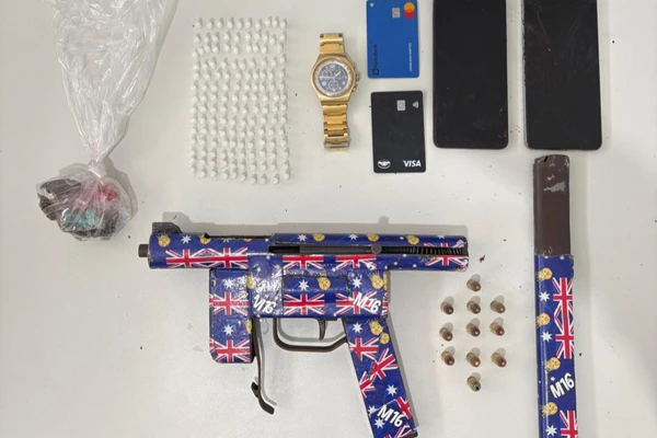 Material encontrado com o suspeito