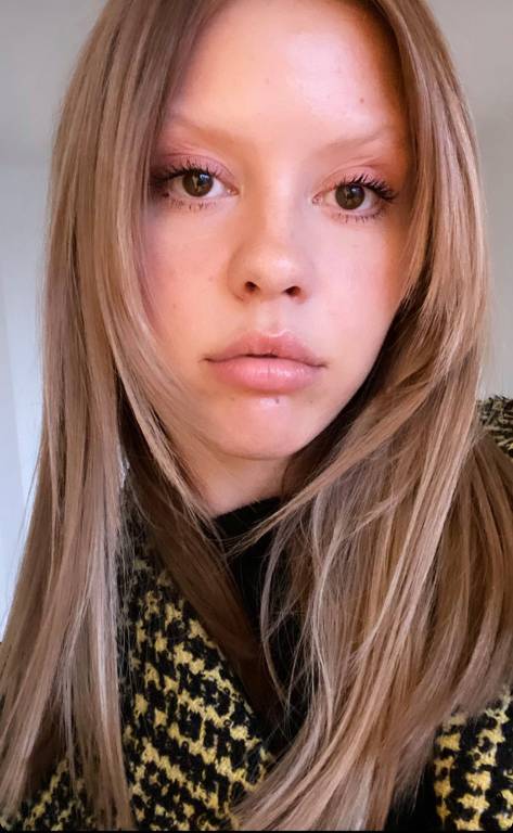 Mia Goth por Reprodução/Redes Sociais