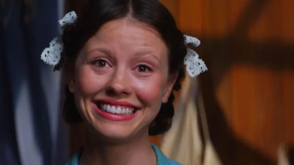 Mia Goth em cena de 'Pearl' por Reprodução/A24