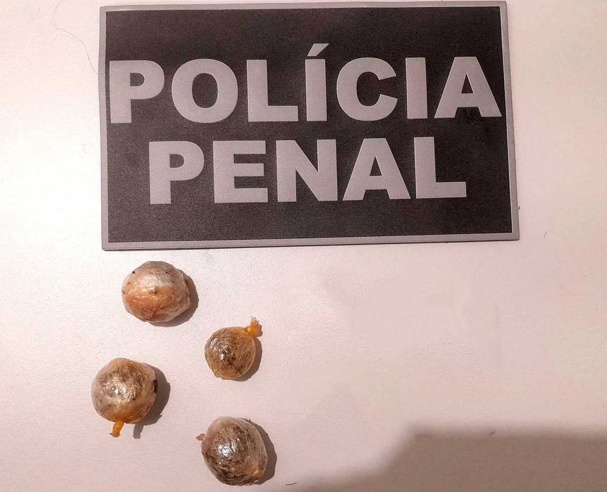 Mulheres foram flagradas tentando entrar em presídio com drogas por Divulgação/ Seap