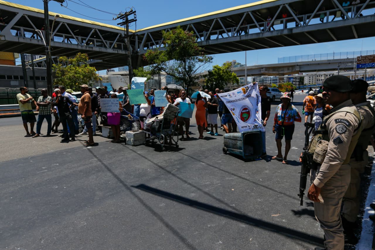 Protesto em frente à antiga rodoviária de Salvador por Arisson Marinho/CORREIO