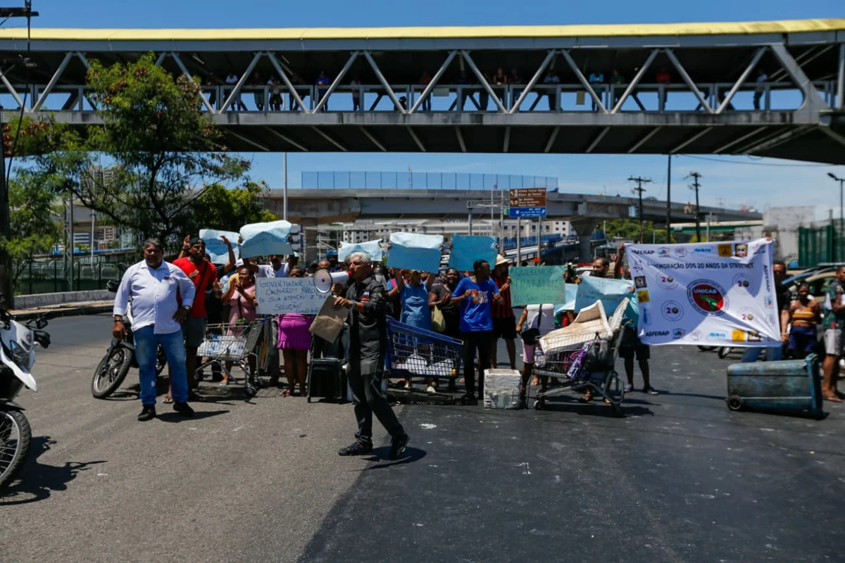Protesto em frente à antiga rodoviária de Salvador por Arisson Marinho/CORREIO