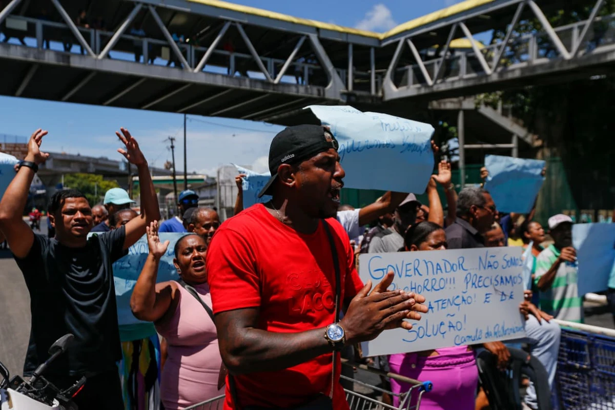 Protesto em frente à antiga rodoviária de Salvador por Arisson Marinho/CORREIO