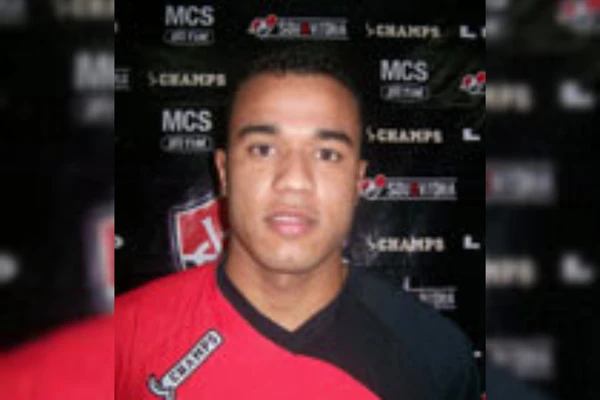 Roger Silva com a camisa do Vitória, em 2009 por Divulgação/EC Vitória