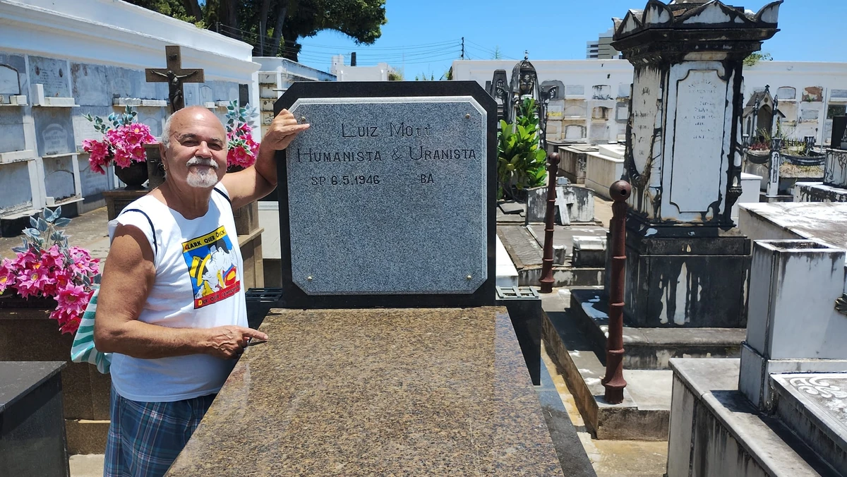  Luiz Mott e sua morada eterna devidamente preparada