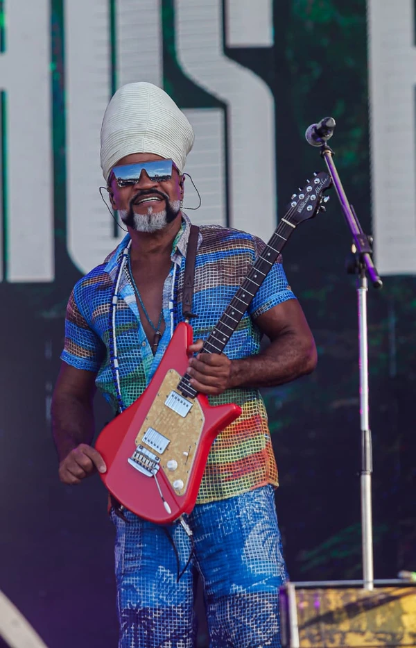 Carlinhos Brown faz passagem de som para o Festival de Verão por Arisson Marinho/CORREIO