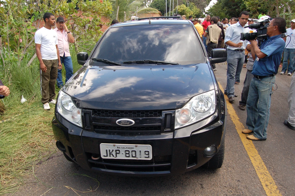 Carro onde delegado foi morto por Almiro Lopes/Arquivo CORREIO