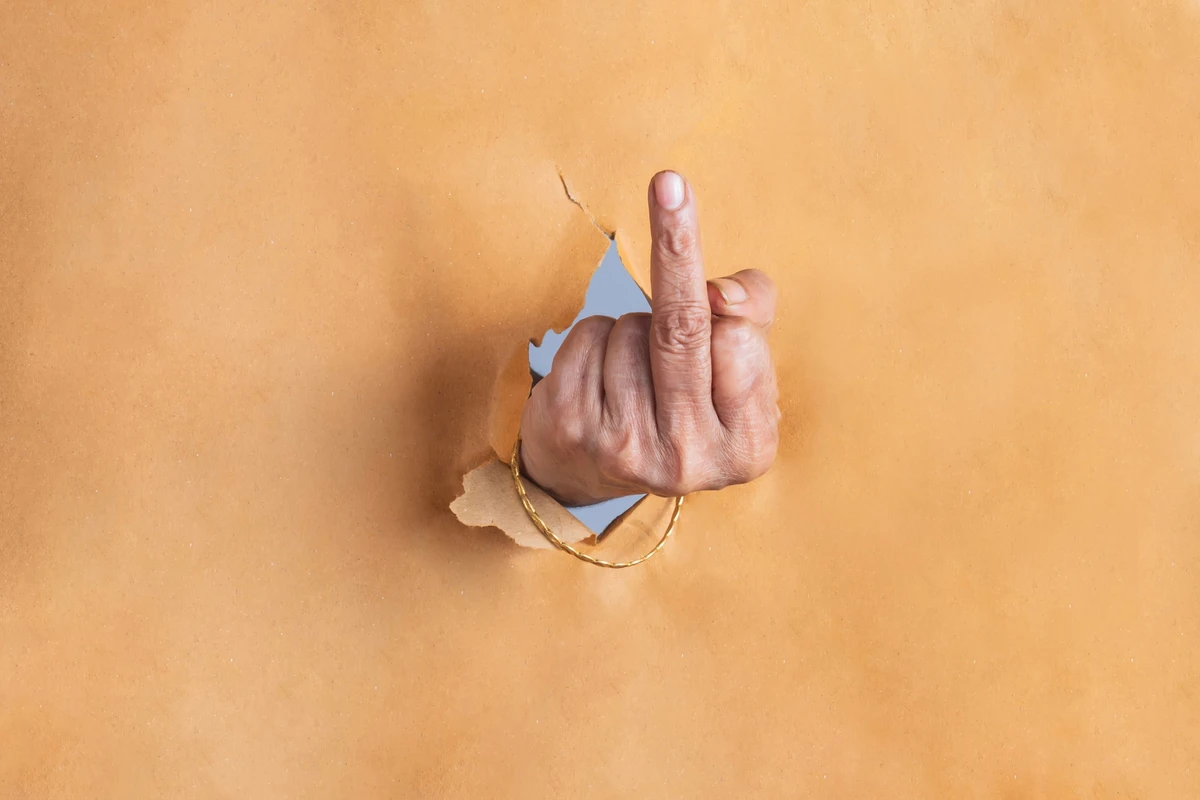 Dedo do meio por Shutterstock