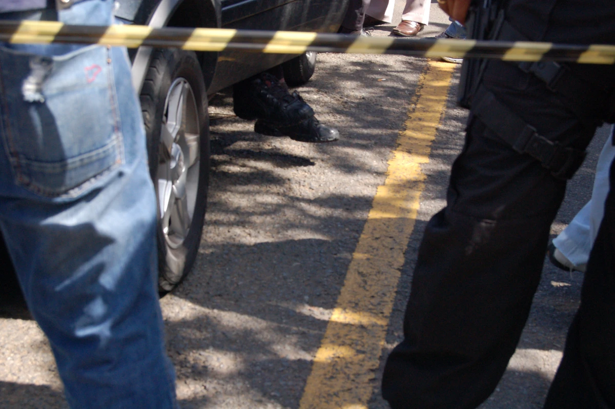 Delegado chegou a tentar sair do carro por Almiro Lopes/Arquivo CORREIO