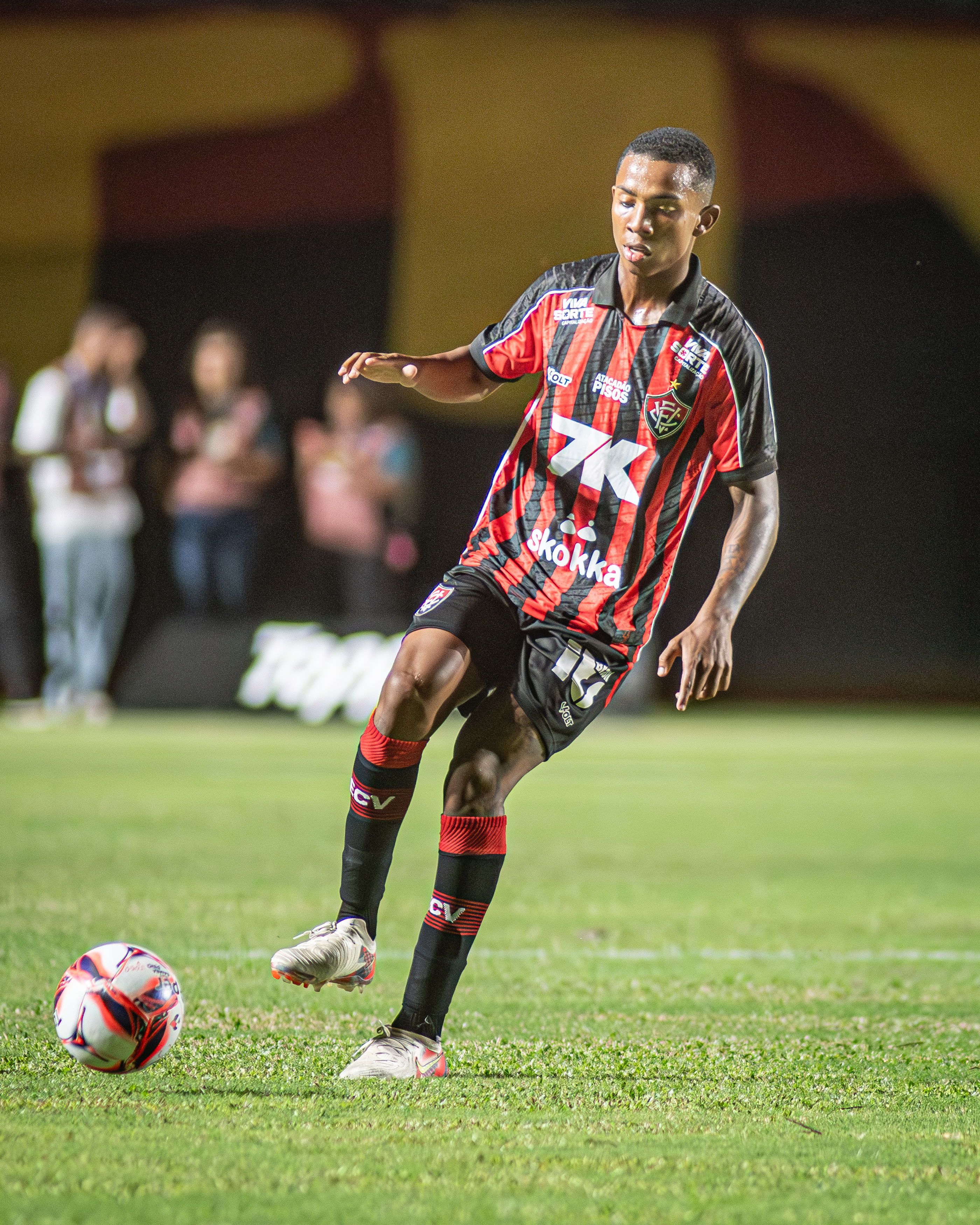 Edenilson deve ser opção no banco e pode disputar seu primeiro Ba-Vi pelo profissional do Vitória por Victor Ferreira/EC Vitória