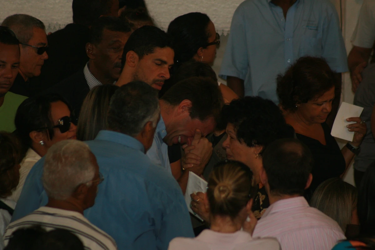 Familiares e amigos na missa de sétimo dia por Evandro Veiga/Arquivo CORREIO