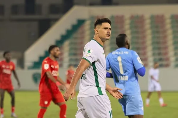 Jacó em ação pelo Emirates Club por Divulgação