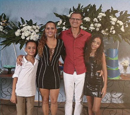 Kyka Monteiro e família por Reprodução