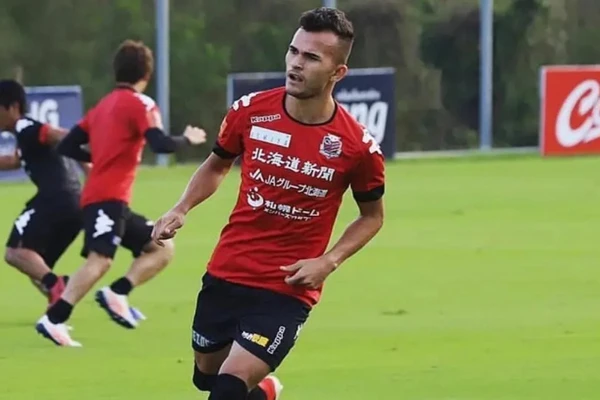 Lucas Fernandes foi atacante do Vitória em 2018 por Divulgação