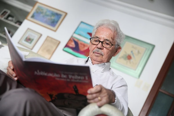 Luis Henrique  Dias Tavares completaria 100 anos de vida no dia  25 de janeiro