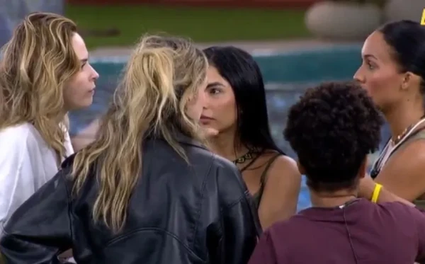 Maxiane conta para as aliadas sua informação confidencial