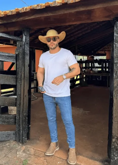 Murilo Huff e Leo em sua fazenda por Reprodução