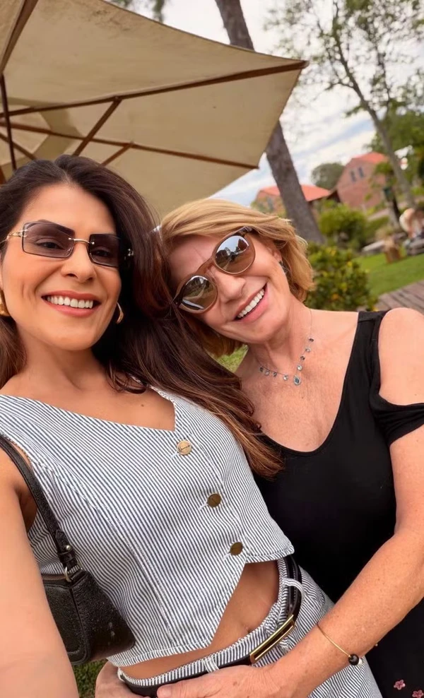 Natália Vieira com a mãe de Jonas por Reprodução/Instagram