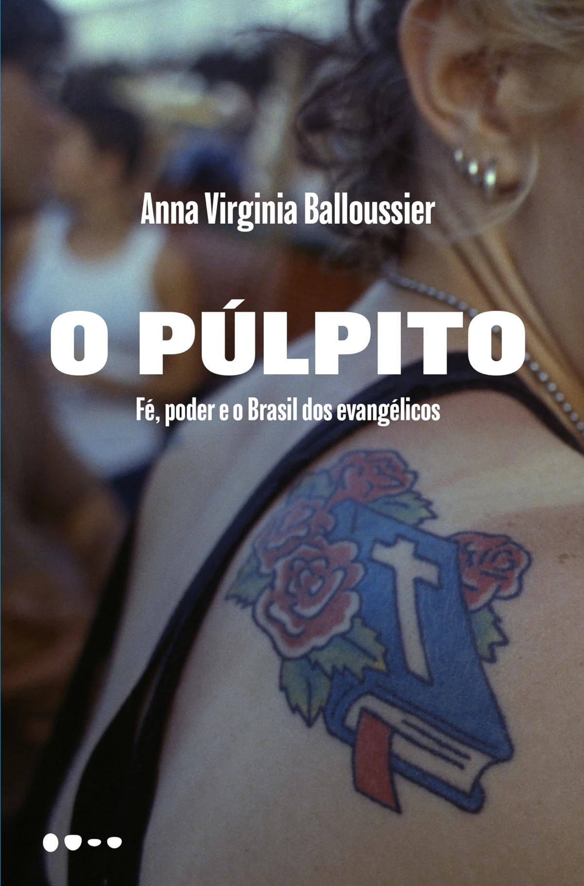 O púlpito: fé, poder e o Brasil dos evangélicos, de Anna Virginia Balloussier (Todavia). A jornalista  Anna Virginia Balloussier , habituada a conviver com os evangélicos, embora não integre suas fileiras, propõe um novo olhar sobre os crentes e sua fé. Através de entrevistas com personalidades do movimento evangélico, entre lideranças e fiéis anônimos, a autora dá voz a um segmento da população usualmente menosprezado. O livro apresenta uma narrativa histórica da fé evangélica no Brasil ao mesmo tempo que analisa suas convicções religiosas, morais e políticas, marcadas pela diversidade de visões sobre Deus, o diabo e o mundo. por Reprodução