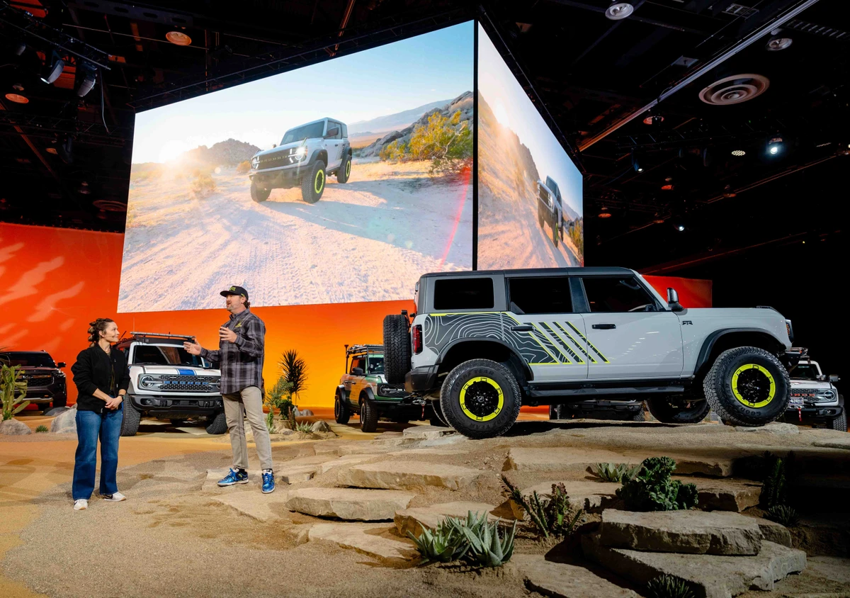 Baseada em Detroit, a Ford destacou SUVs e picapes a combustão com capacidade off-road no Auto Show