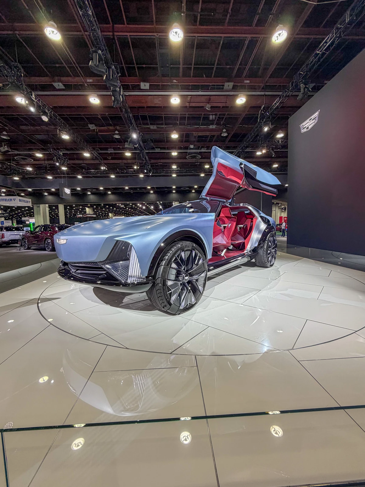 Um dos poucos conceitos expostos, o Elevated Velocity, da Cadillac. A empresa da GM vai estrear este ano no mercado brasileiro por Antônio Meira Jr.