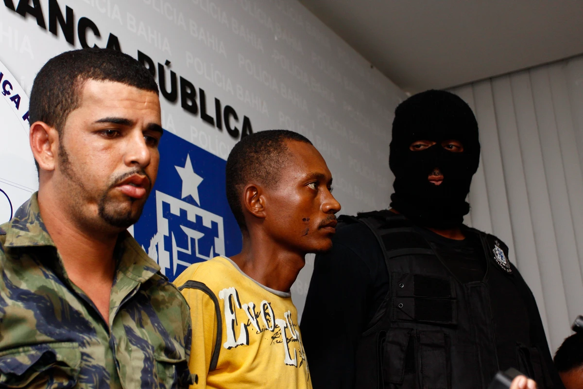 Suspeitos Edson Cordeiro (de amarelo) e Rinaldo Valença (verde) por Robson Mendes/Arquivo CORREIO