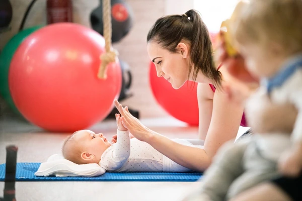 Verão e puerpério: como o calor impacta a saúde do bebê e da mãe por Shutterstock