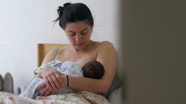 Verão e puerpério: como o calor impacta a saúde do bebê e da mãe por Shutterstock