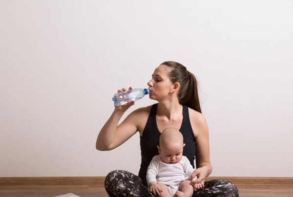 Verão e puerpério: como o calor impacta a saúde do bebê e da mãe por Shutterstock