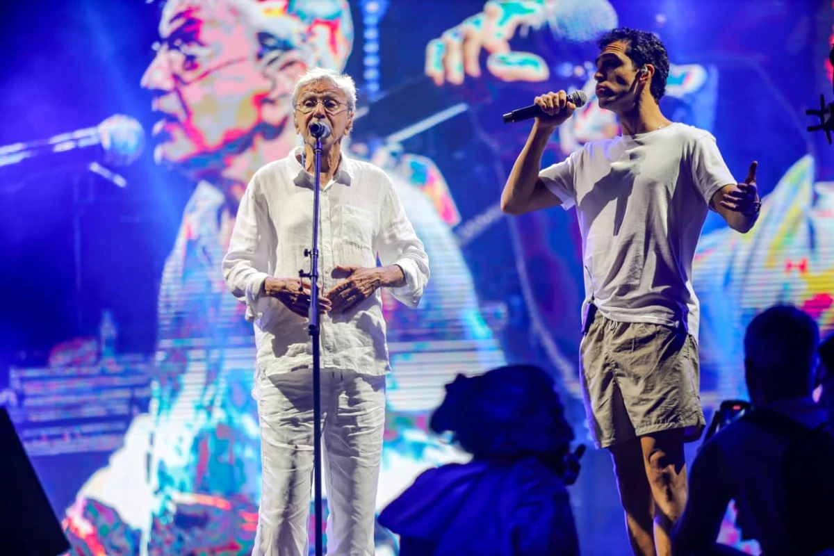 Zeca Veloso se junta a Caetano em passagem de som por Arisson Marinho/CORREIO