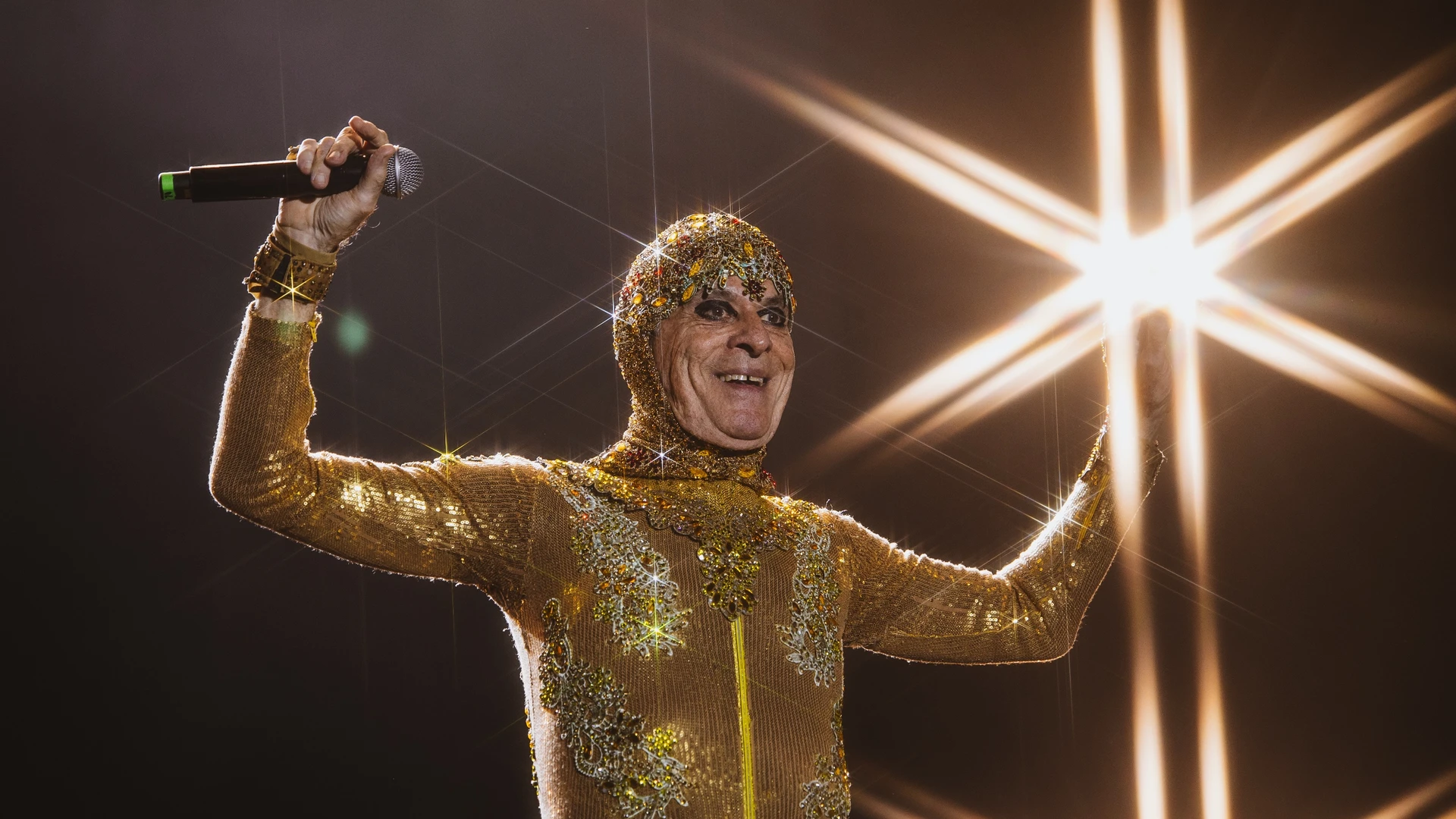Imagem - Aos 84 anos, Ney Matogrosso é ovacionado durante apresentação no Festival de Verão