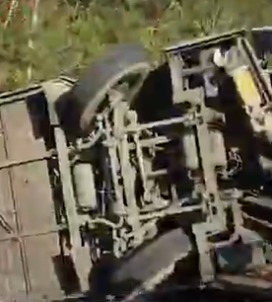 Batida entre ônibus e caminhão na BR-142 por Reprodução/Redes sociais