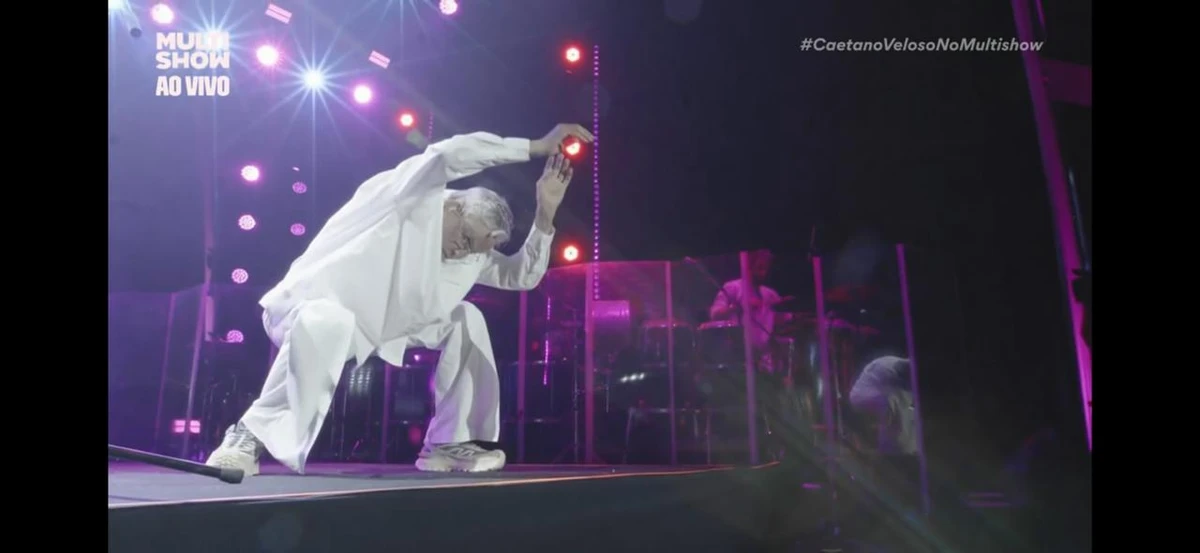 Artista desceu até o chão durante a apresentação por Reprodução/Multishow