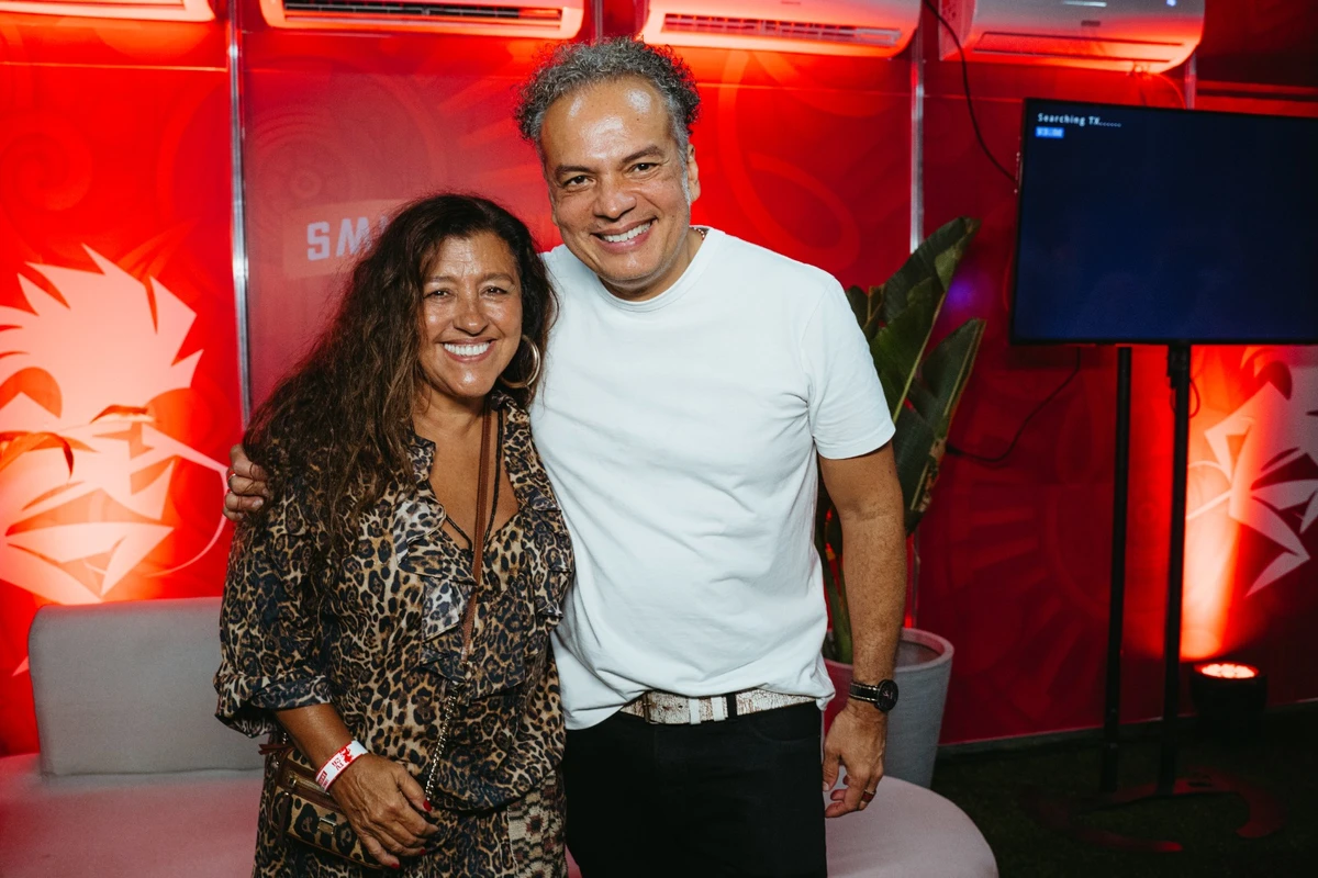 Regina Casé (atriz) e Zé Ricardo (diretor artístico do Festival de Verão) por Walter Guedes/Divulgação